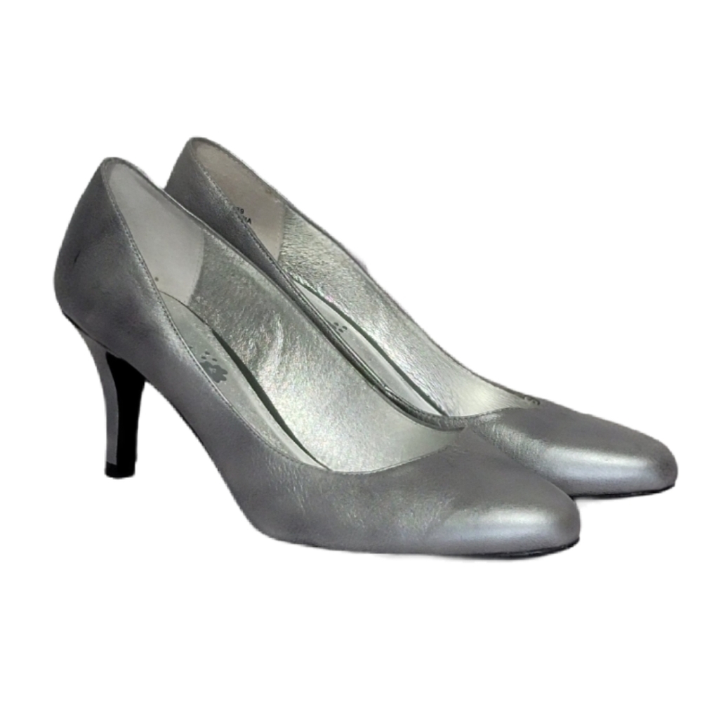 First Silver Heels - Picture 3 of 11